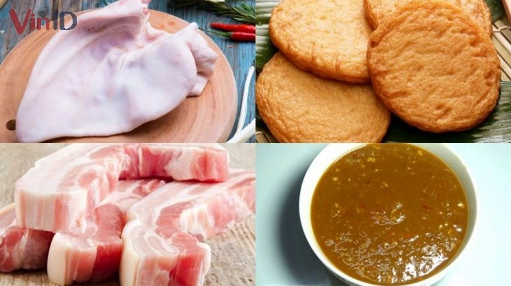Thịt ba chỉ và tai heo được luộc chín tới vớt ra để nguội chuẩn bị thái mỏng