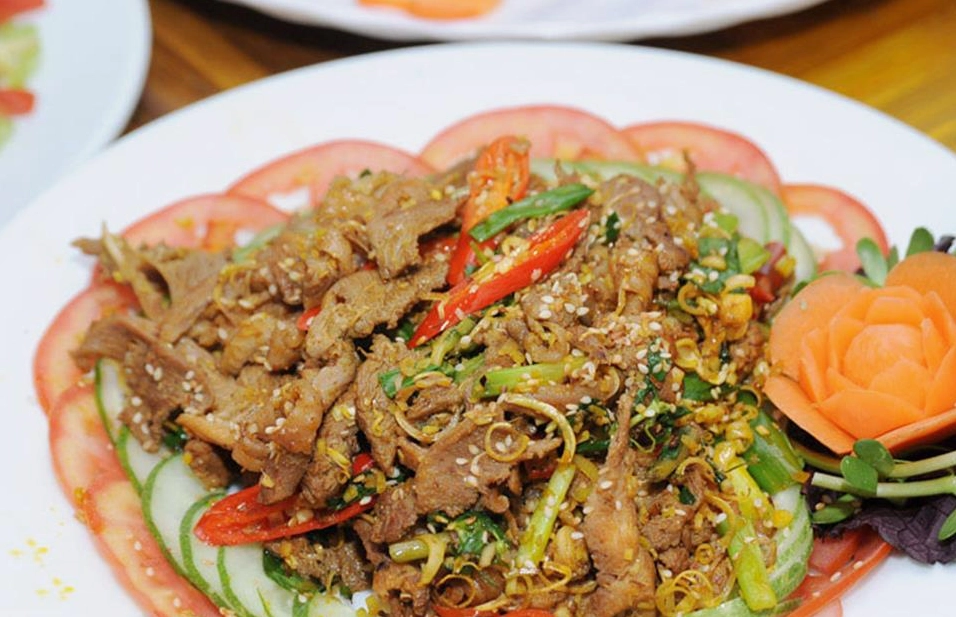 Thịt heo xào lăn sánh mịn thơm lừng ăn cùng cơm nóng