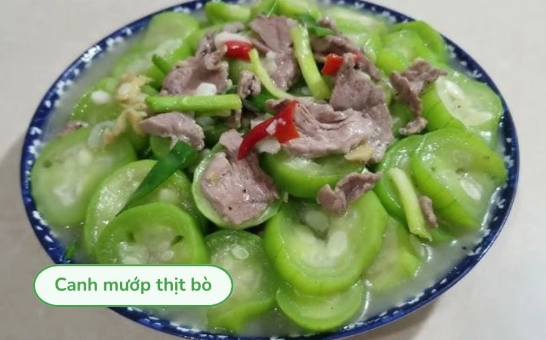 Thịt nạc băm được ướp gia vị chuẩn bị xào