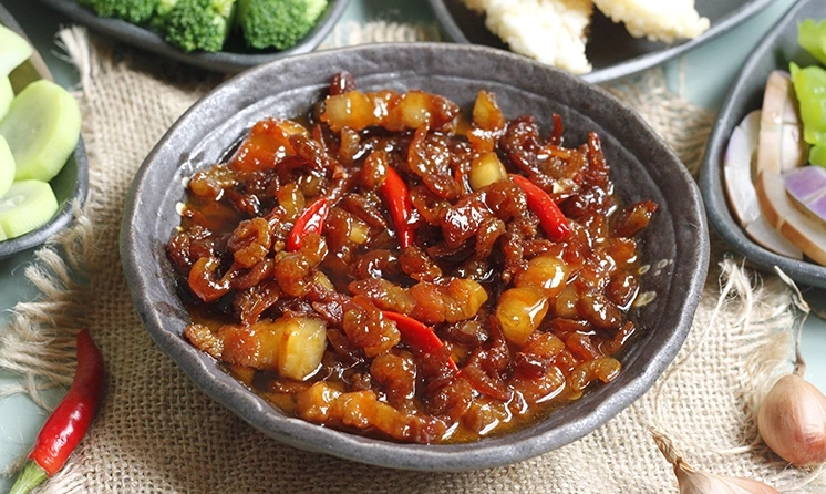 Thố kho quẹt đậm đà màu cánh gián hấp dẫn vô cùng