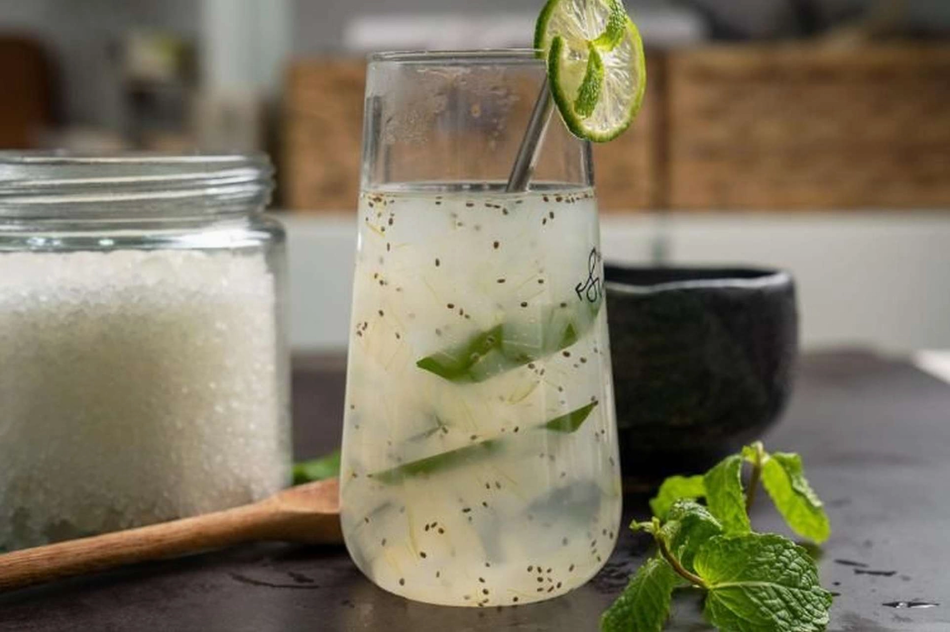 Thức uống nha đam đường phèn kết hợp cùng hạt chia mang lại lợi ích tuyệt vời cho sức khỏe