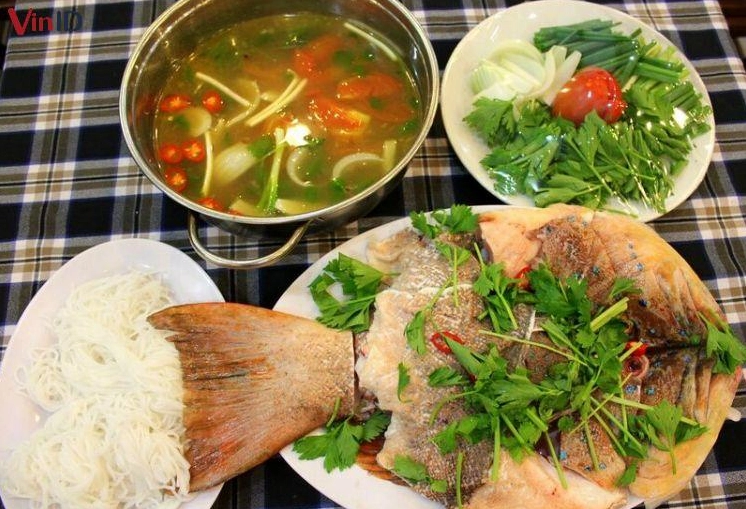 Thưởng thức lẩu cá mú nấu ngót thanh mát bổ dưỡng