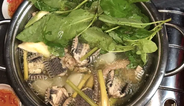 Thưởng thức lẩu rắn hầm sả chuẩn vị miền Tây cùng gia đình