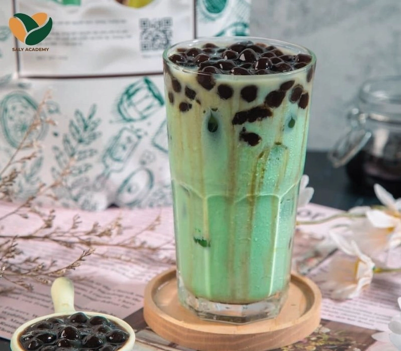 Thưởng thức ly trà sữa bạc hà trân châu mát lạnh