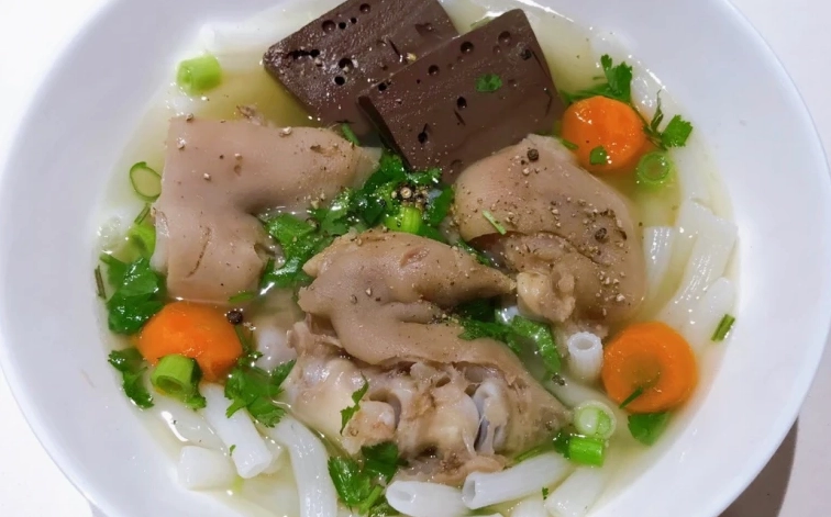 Thưởng thức thịt heo ngâm tương cùng cơm nóng