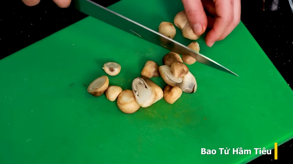 Tô bao tử hầm tiêu xanh nóng hổi hấp dẫn với nước dùng thanh ngọt