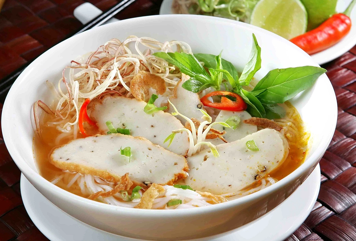 Tô bún chả cá Nha Trang thơm ngon hấp dẫn với nước dùng thanh ngọt