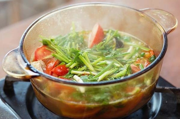 Tô canh cá điêu hồng nấu ngót hoàn chỉnh sẵn sàng thưởng thức