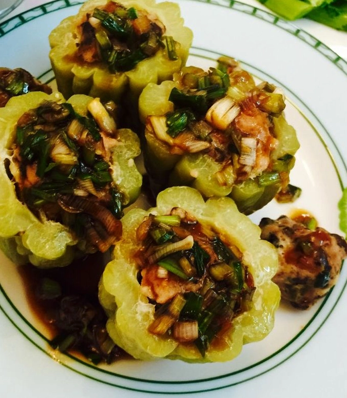 Tô canh mướp đắng nhồi tôm thịt thơm ngon hấp dẫn