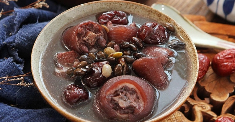 Tô cật lợn hầm đỗ đen nóng hổi bổ dưỡng