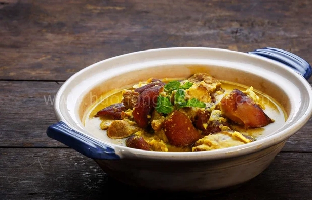 Tô chân giò nấu giả cầy vàng óng đậm đà hương vị thơm ngon