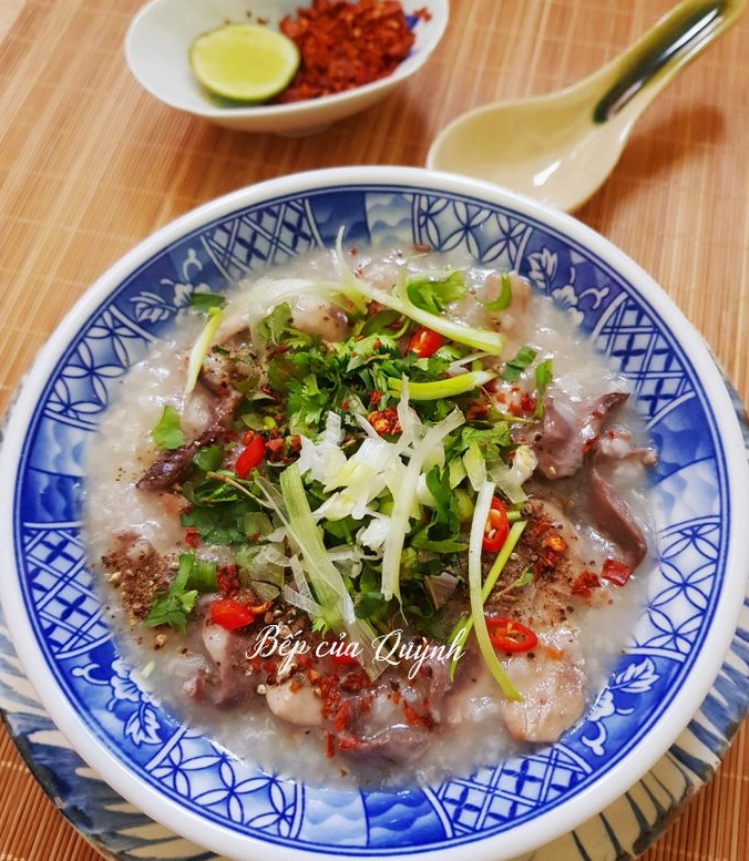 Tô cháo tim cật nóng hổi thơm ngon đầy hấp dẫn