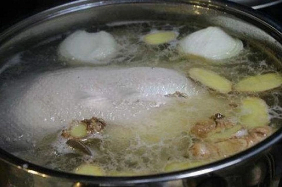 Tô cháo vịt nóng hổi thơm lừng hấp dẫn
