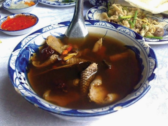 Tô thịt rắn tần thuốc bắc thơm ngon bồi bổ cơ thể