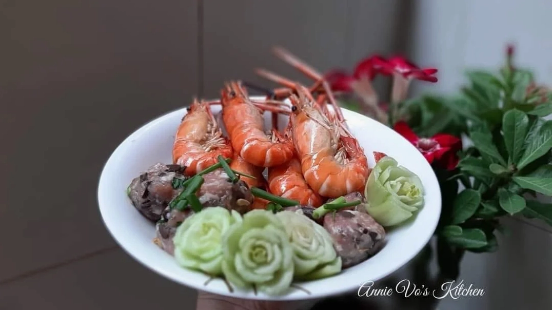 Tôm càng xanh được sơ chế sạch sẽ cắt gọn gàng