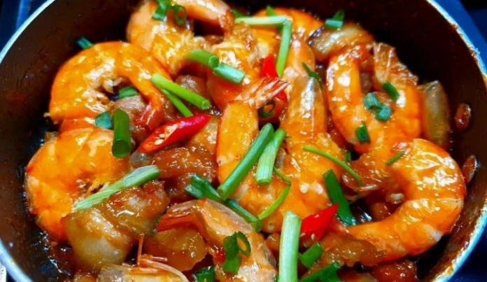 Tôm tươi nguyên liệu chính cho món tôm rang giòn ngon