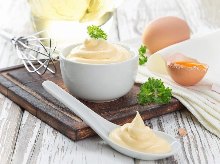 Tự làm sốt mayonnaise giúp bạn dễ dàng sáng tạo theo khẩu vị