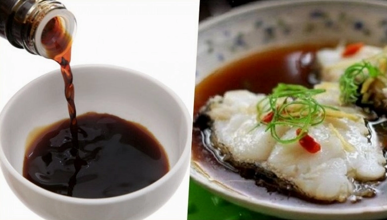 Xì dầu là nguyên liệu không thể thiếu trong món cá hấp tạo màu sắc đẹp mắt