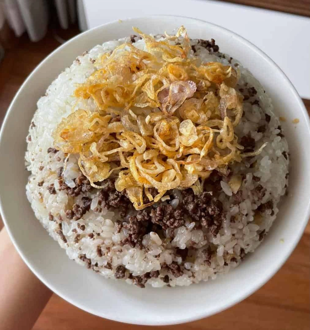 Xôi nếp nương hấp thịt rắn băm hành phi thơm lừng hấp dẫn